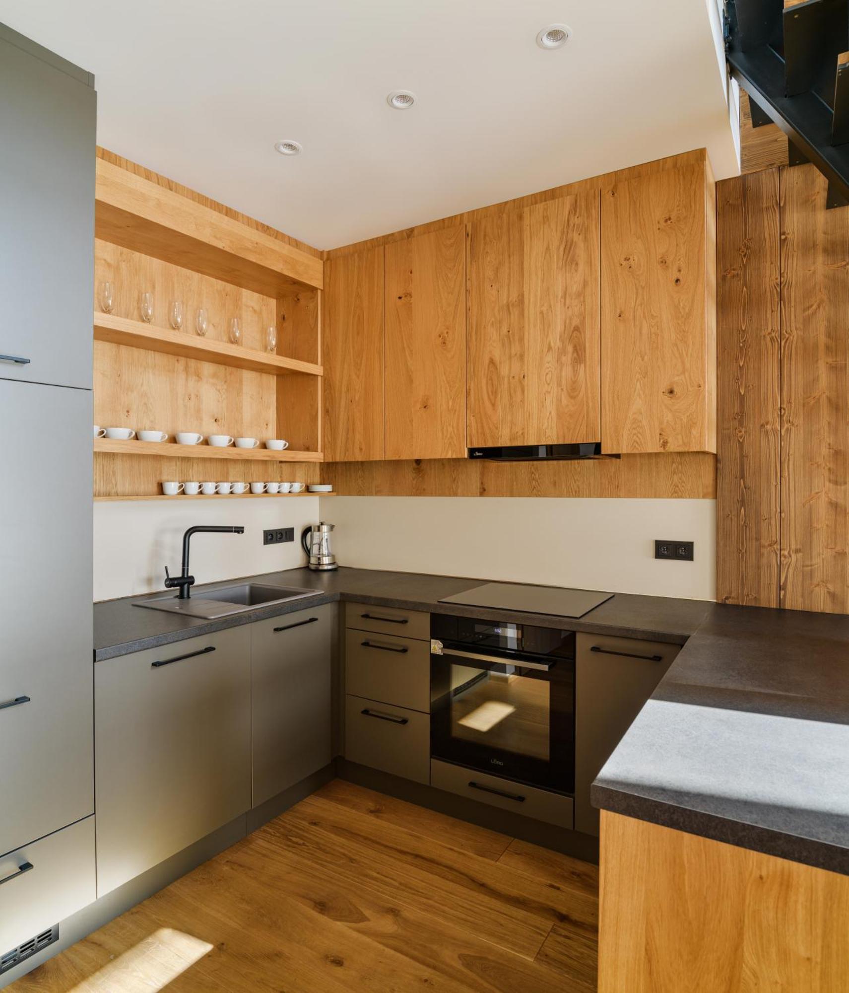 Aldrov Aparthotel 4*
